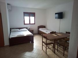 Apartments Normannia, guest house in Dobra Voda