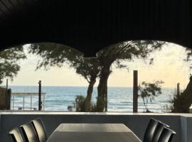 Oasis Ocean View, hotell i Haifa