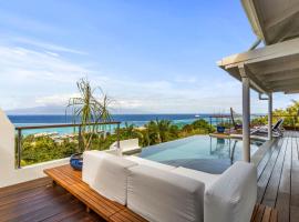 Luxurious 3BR Villa with Infinity Pool, semesterhus i Temae