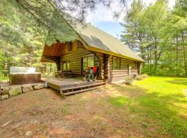 Secluded Log Cabin in NW Michigan Hot Tub and Deck, hotel with parking in Evart