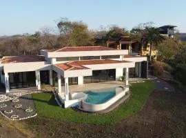 El Coco Oasis Where Luxury Meets Nature!