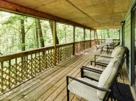 Cozy Franklin Retreat with Deck - 5 Mi to Downtown!