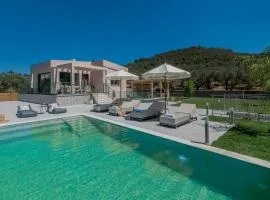 De Hierro Exclusive Villa - Magical Hospitality in a Villa with Pool and Breathtaking Views By Villa Mana Gers