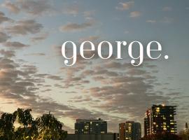 George - Luxe Residence with Private Rooftop, hotel di Adelaide