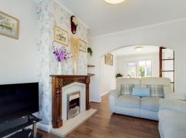 EEJs Charming 3 bed home - Spacious with large garden, holiday home in London