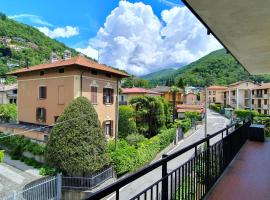 Attractive holiday home with balcony, hotel in Maccagno Inferiore