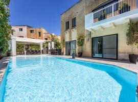 Luxurious Villa 5 BR, Pool, 3min from St Julian's, Hotel in Is-Swieqi