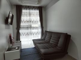 Manda에 위치한 주차 가능한 호텔 Skylounge Apartemen Makassar