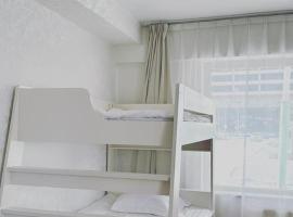 Cozy Corner Guest Room, hotel with parking in Dalandzadgad