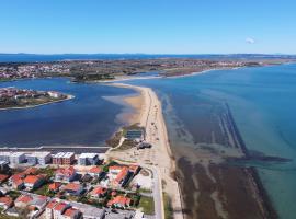 Holiday home Maslina، فندق في نين