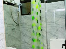 Heshani Apartments, hotel v destinaci Aluthgama