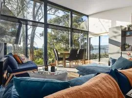 Tamar Valley Treetop Retreat with River Views