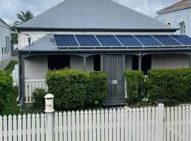 Retreat on Murray - Pool, Playground, Huge Deck!