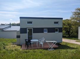 Tiny House proche de la plage sans draps ni serviettes, μικροσκοπικό σπίτι σε Plévenon