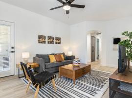 TWO CozySuites at Kierland Commons with pool, Ferienwohnung in Scottsdale