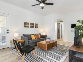 TWO CozySuites at Kierland Commons with pool, hotel di Scottsdale