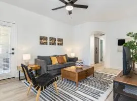 TWO CozySuites at Kierland Commons with pool