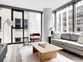 Loop 1BR w Gym Pool Lounge 1 block from L CHI-698
