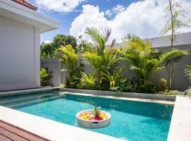 CANGGU - 3BDR Villa with Private Pool and Rooftop and Ricefield View