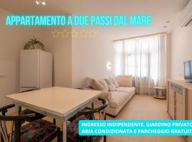 Appartamento Marotta Lungomare con Giardino e Parcheggio, huoneisto kohteessa Marotta