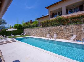 Como Lake Modern Apartament Ulivi, hotel v destinaci Mezzegra