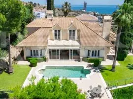 Luxury villa with sea views & terrace by REMS