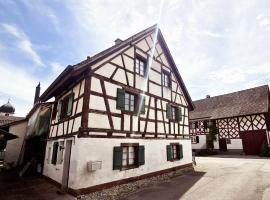 Chalet Happy Cow - Top Lage nähe Bodensee, Rheinfall, Schaffhausen & Zürich - Ländliche Idylle mit Privat-Parkplatz und viel Komfort - 120m2 - 3 Stockwerke, biệt thự ở Ramsen