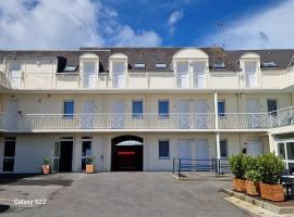 Hotel Eisenhower (ex King Hôtel), hotel v mestu Port-en-Bessin-Huppain