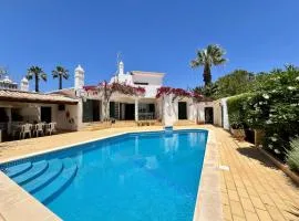 Alvor Traditional Villa With Pool by Homing