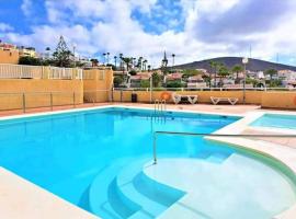 Nice Apartment with Swimmingpool, Wifi and Free Parking in Arguineguin, Hotel in Arguineguín