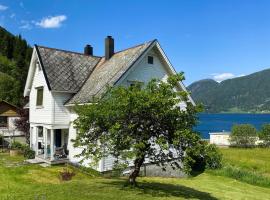 Beautiful Home In Austefjorden With Wifi, hotel in Austefjorden