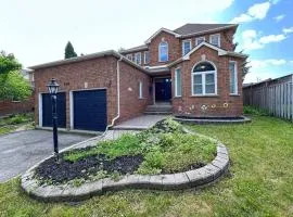 Neighborhood friendly House in Barrie!