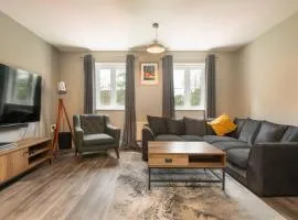 Modern, Well Presented 2-Bedroom Apartment, With Parking, Opposite Nirvana Spa