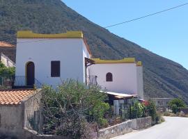 Casa Garibaldi, apartment in Leni