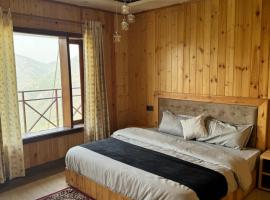 UK Homestays, quarto em acomodação popular em Nainital