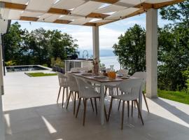Villa Mare&Monti in Opatija, Heated pool with sea view, hotel em Opatija