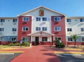 Super8 by Wyndham NEARBY Clearwater St Petersburg International Airport