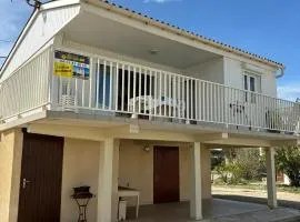 Chalet confortable à 400 m de la plage avec 3 chambres et terrasse – 6 couchages - FR-1-784-8