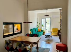 Amplio apartamento de diseño, family hotel in Montevideo