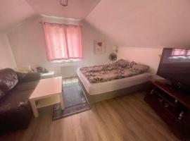 Åndalsnes Budget Stay - 1 Room in Shared Loft, šeimos būstas Ondalsnese