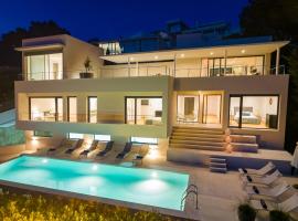 Villa in Ibiza Town sleeps 10 - Villa Vue, villa i Talamanca