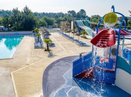 Bungalow 2 Chambres Avec Clim, hotel i Saint-Julien-en-Born