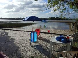 Casa com lagoa privativa no Cond Águas de Sauípe, holiday home in Subaúma