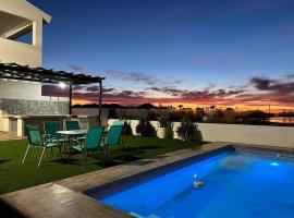 Casa con alberca privada climatizada, Pasos-Playa, hotel in San Carlos