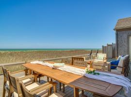Stunning Ocean View! Beachfront Nantucket Retreat, casa de campo em Nantucket