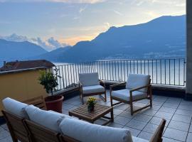 STUNNING APARTMENT- Terrace and Swimming Pool, hotel en Bellano