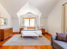 Mountain View Cabin - Hot Tub - Sleeps 14 - 4 Bedrooms, chalet de montaña en Park City