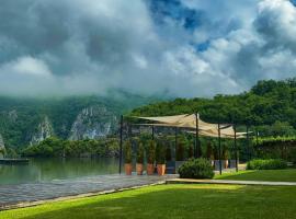 Pensiunea SEPTEMBRIE, luxusní hotel v destinaci Eşelniţa