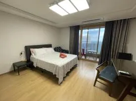 DHeights Monterrace Clark Studio with Kitchen Overlooking Balcony