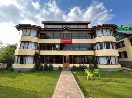 ํํ ๊ฐ์ ์์นํ ํธํ
Hotel New Pine palace